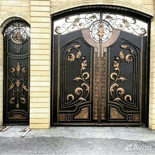 Распашные кованые ворота