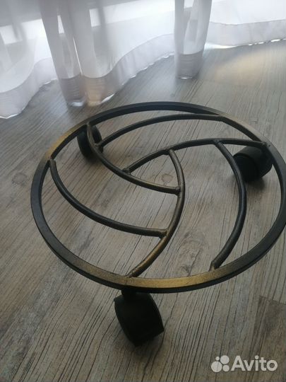 Подставка для цветов напольная металлическая