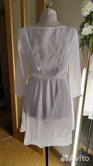 Белое короткое шифоновое платье