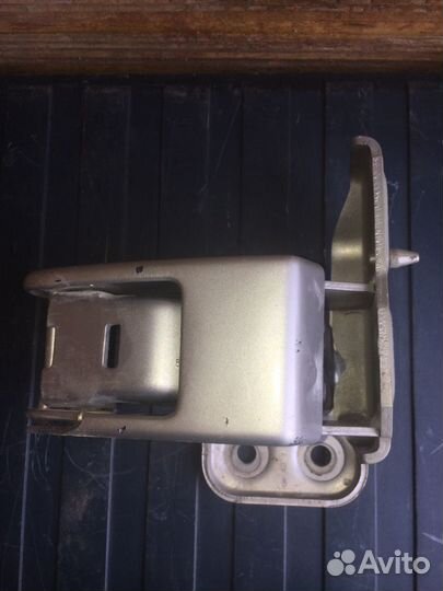 Петля Ситроен Джампи 2008