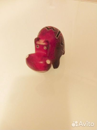 Фигурка бегемота привезена из Намибии