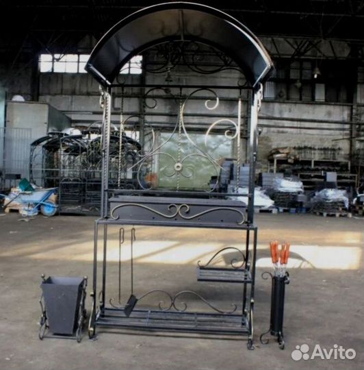 Кованый мангал с крышей и печью под казан