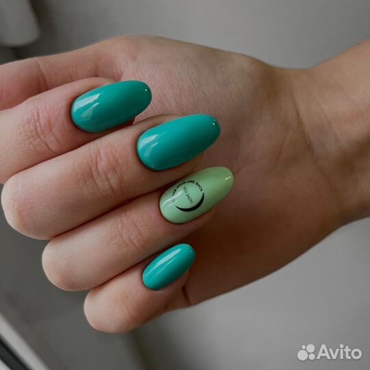 Маникюр и педикюр 700 rub