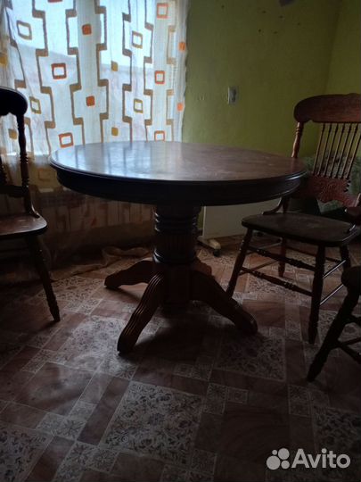 Кухонный стол и стулья