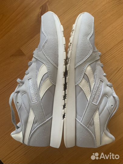 Кроссовки женские