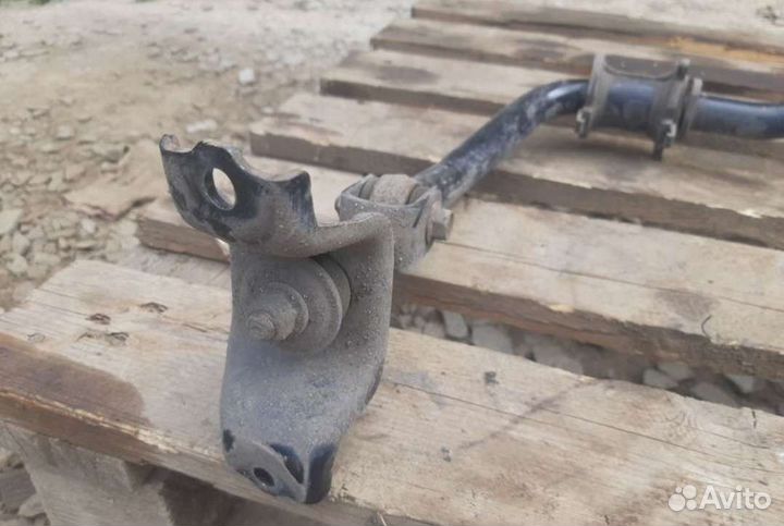 Задний стабилизатор Land Cruiser 200