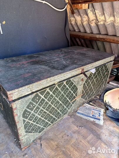 Сундук старинный