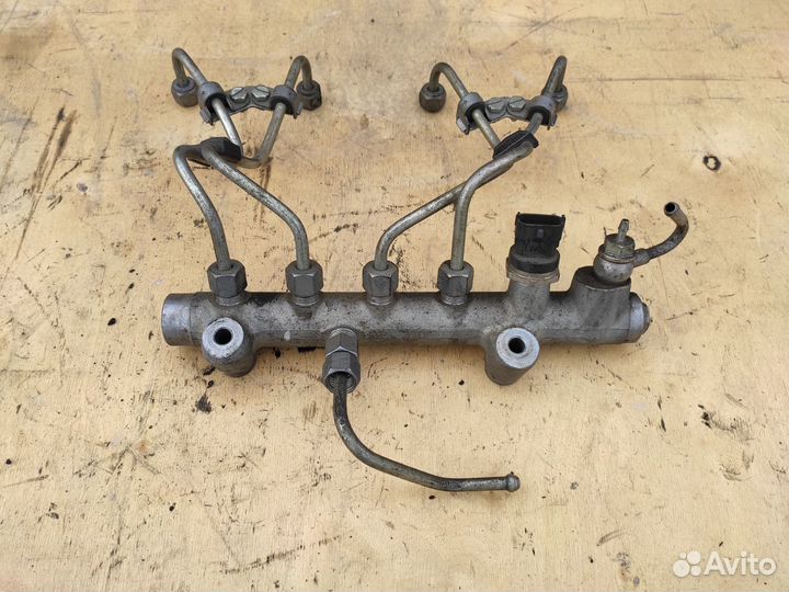 Рампа топливная Z17DTL Z17DTH Opel Astra H