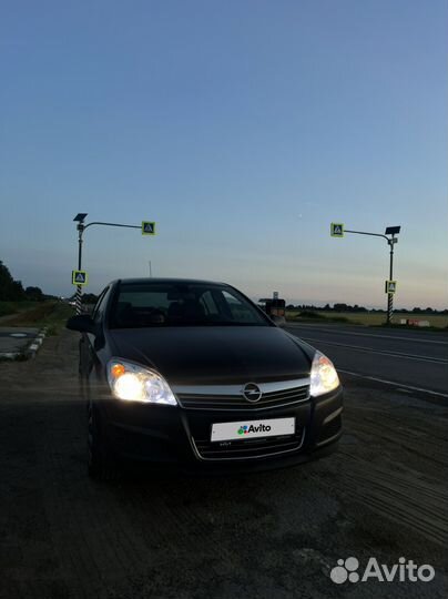 Opel Astra 1.8 AT, 2014, 126 000 км