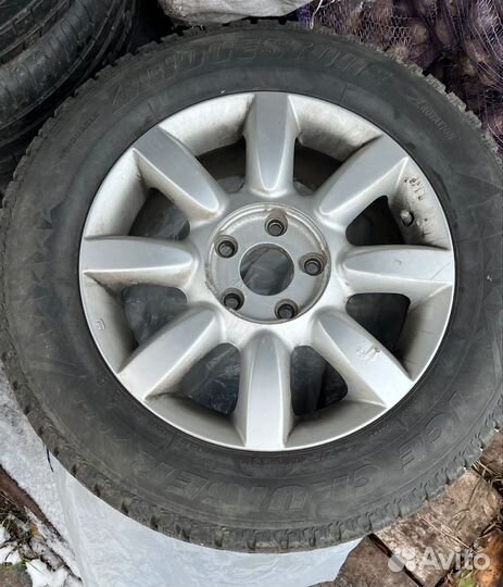 Bridgestone Ice Cruiser 7000 205/65 R16