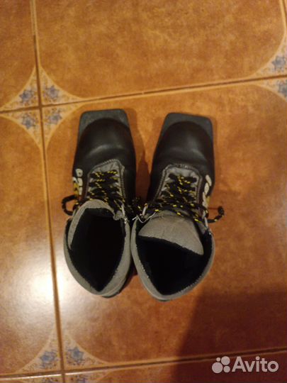 Лыжные ботинки