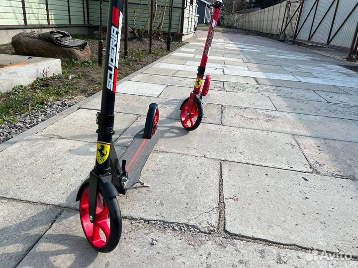 Самокат ferrari