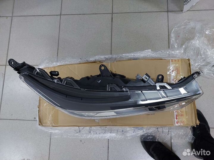 Фара правая Toyota RAV 5 XV 50 2018-2023