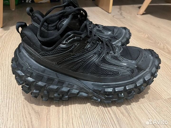 Balenciaga defender
