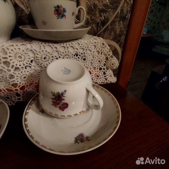 Чашки, сахарница, чайные пары Песочное