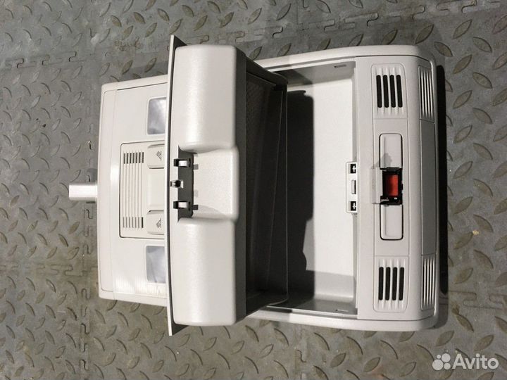 Плафон внутреннего освещения (Volkswagen Tiguan)