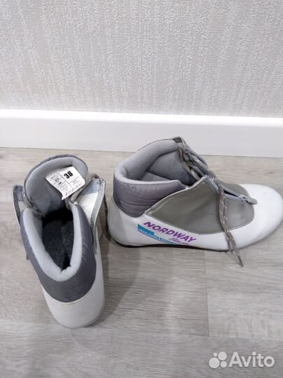 Лыжи,палки, ботинки