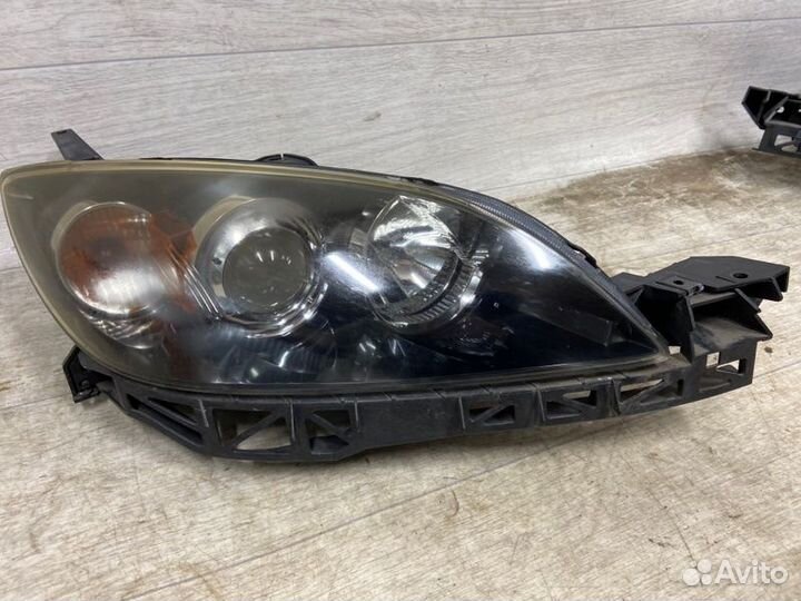 Фара правая Mazda 3 BK 2007