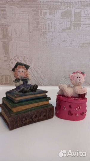 Статуэтки,шкатулки,кружка - сувениры