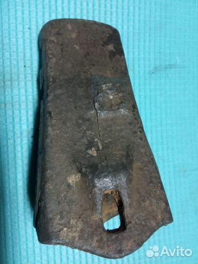 Зуб от ковша экскаватора японский ископаемый