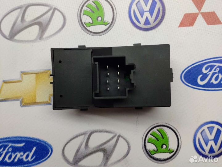 Блок управления стеклоподъемников Chevrolet Cruze