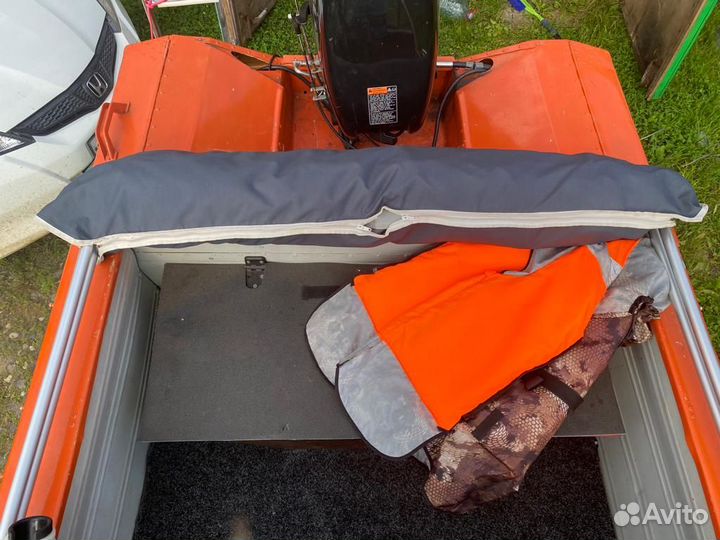 Лодка моторная Обь-М с мотором и прицепом
