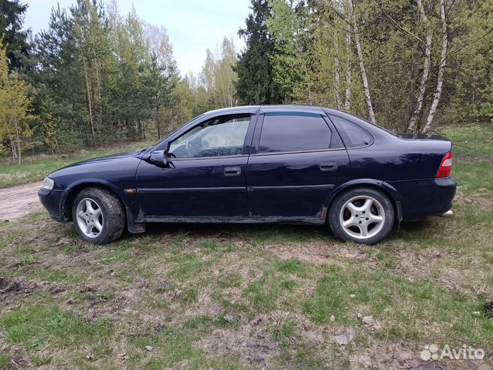 Opel Vectra 1.8 МТ, 1996, 200 000 км