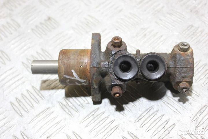 Цилиндр тормозов главный Volkswagen Golf 6