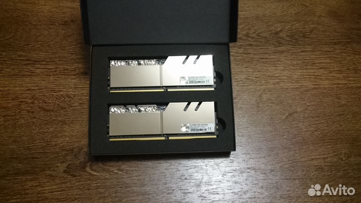 Новая озу 32gbDDR4 4000mhz g.skill TridentZ royal