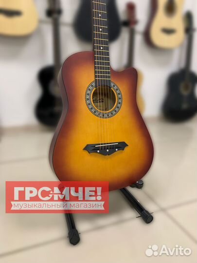 Гитара акустическая новая (в упаковке )