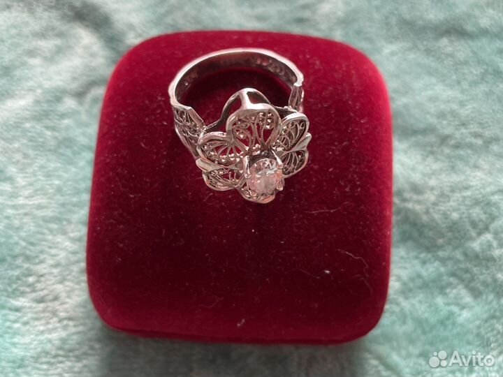 Серебряное кольцо с фианитом