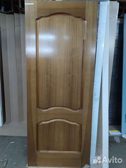 Двери натуральный шпон красное дерево орех Свобода