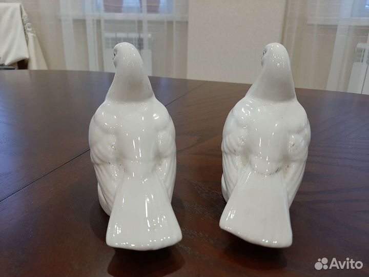 Фарфоровая статуэтка голубь