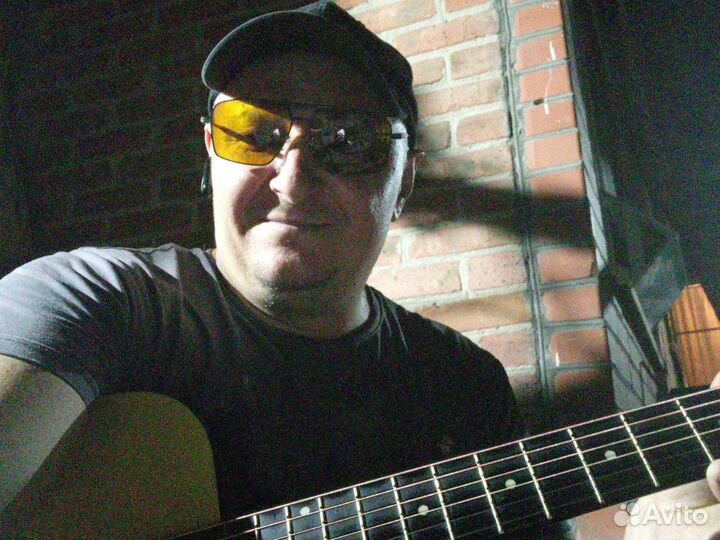 Друг с гитарой на вечер