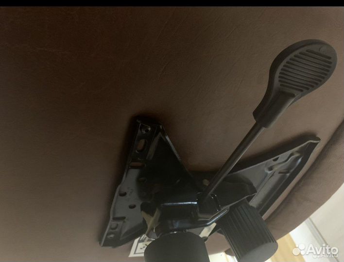 Кресло директора на колесиках