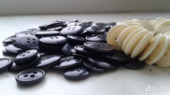 Старинные пуговицы черные и белые
