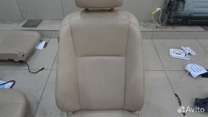 Сиденье переднее правое Toyota Camry