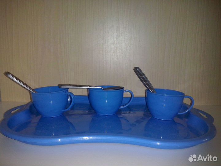 Посудка чайная на три персоны с подносом