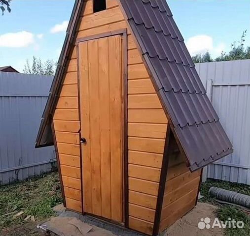 Туалет с двухскатной крышей
