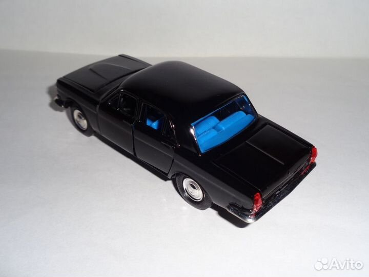 Газ-24 Волга чёрная модель автомобиля 1:43