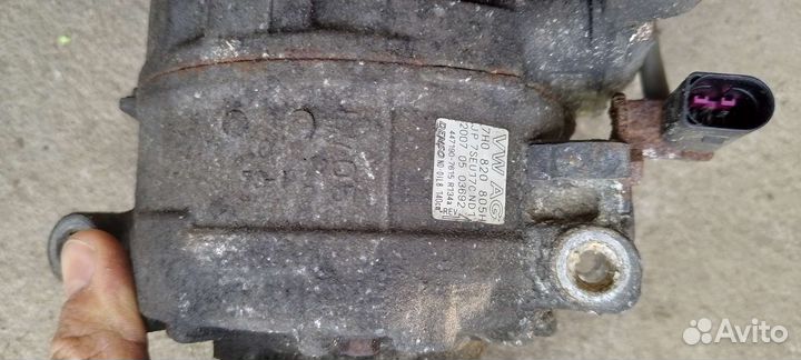 Компрессор кондиционера Volkswagen Transporter T5