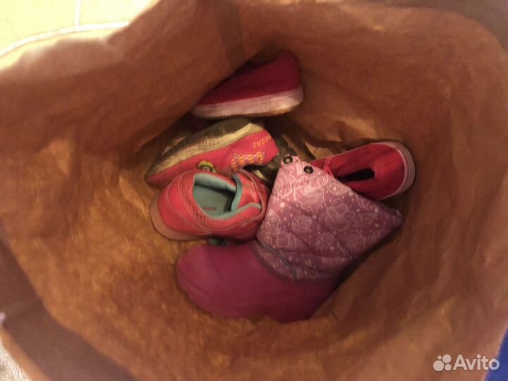 Пакеты вещей и обуви для девочки