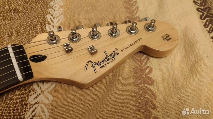 Реплика Fender Stratocaster розовый