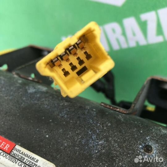 Подушка безопасности пассажирская Митсубиси Гала