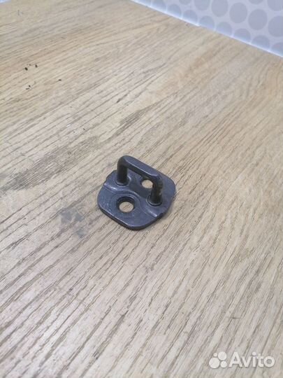 Ответная петля двери Nissan Almera G15