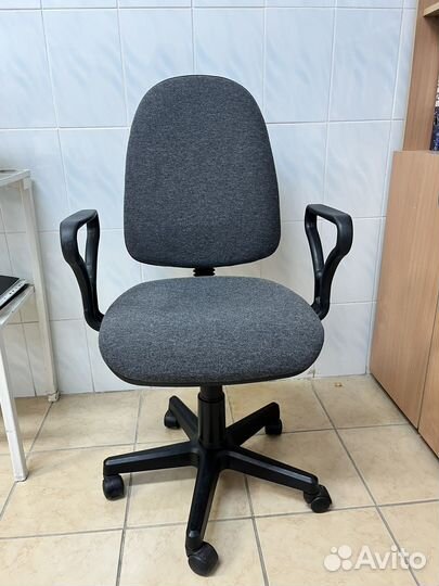 Офисное кресло