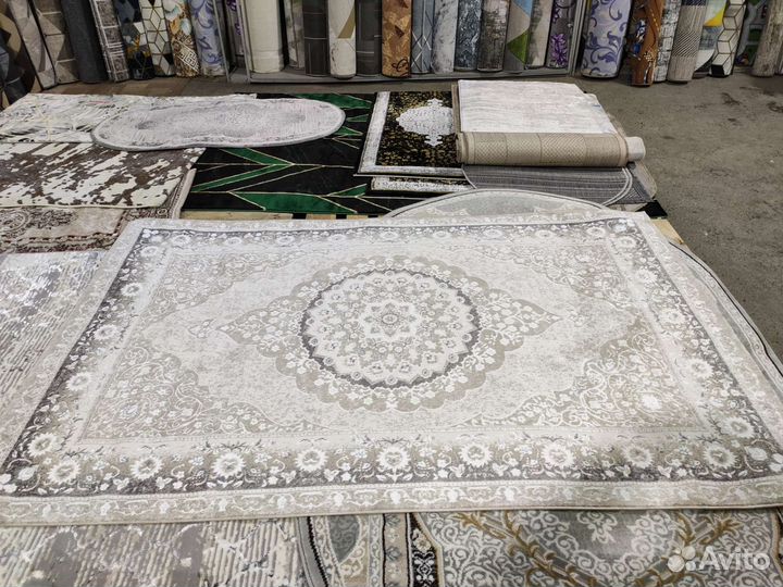 Ковёр 1,5 на 2,3 на пол