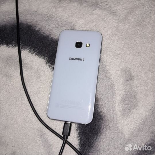 Samsung Galaxy A3 (2017) SM-A320F/DS, 2/16 ГБ