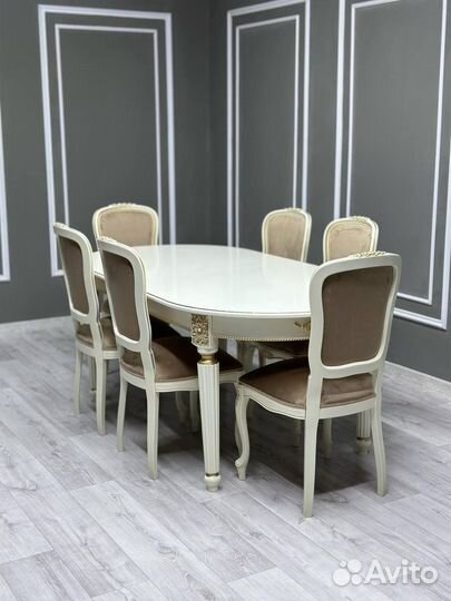 Кухонный стол и стулья новые