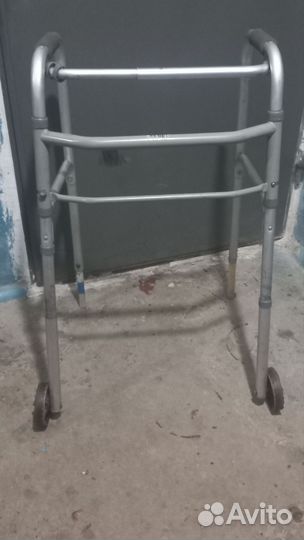 Ходунки для инвалидов на колесах